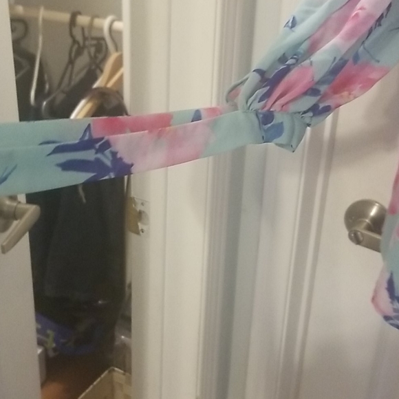 Floral off shoulder with sleeves - Picture 3 of 4